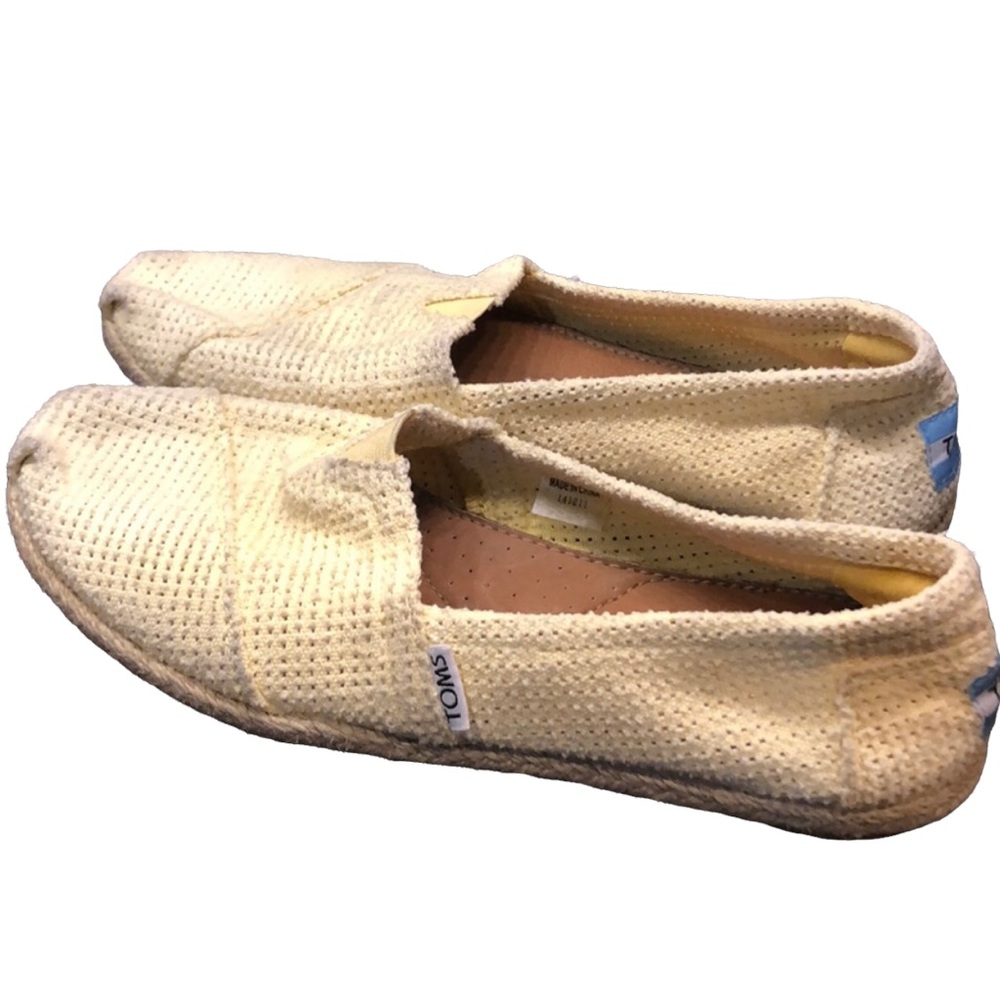 Light‎ mellow yellow Toms